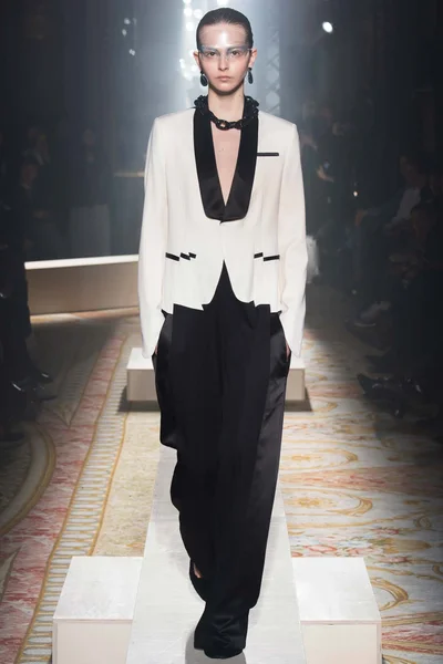 Look 39